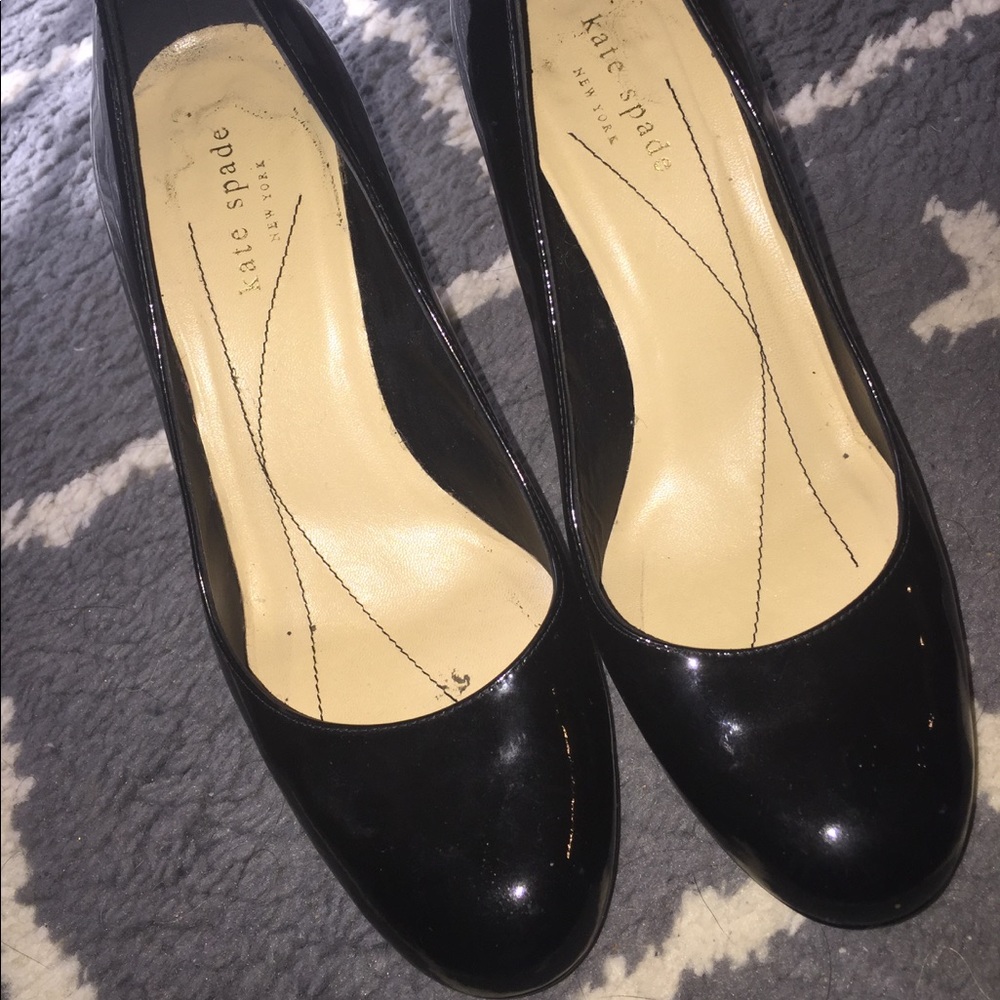 KATE SPADE BLACK PATENT PUMPS SZ 7.5 GUC
